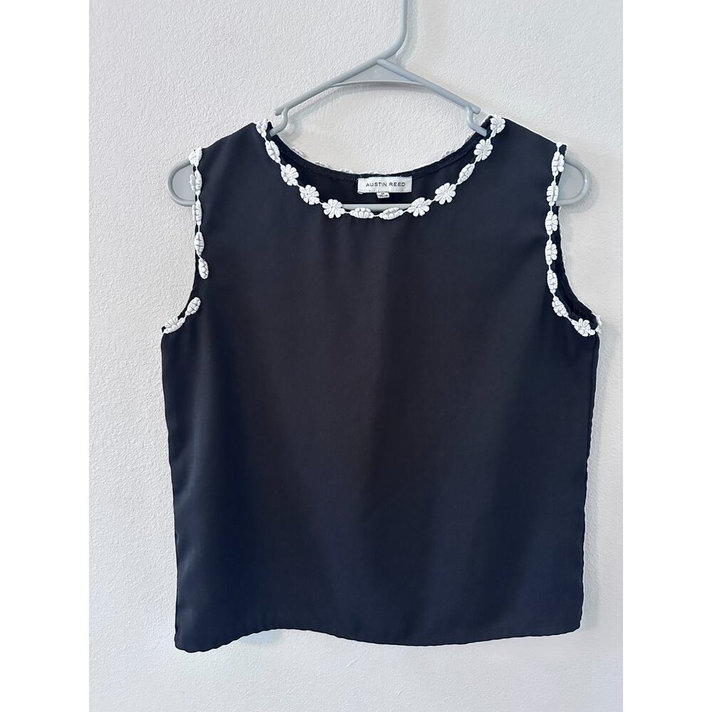 Vintage Austin Reed womens size medium white daisy scallop trim black tank top